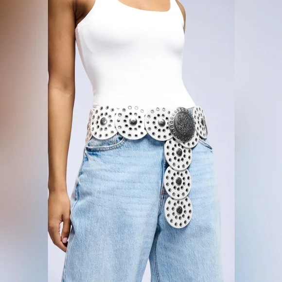 AKIRA | Accessories | Akira Nwot 9s Y2k White Disc Belt  display picture 3